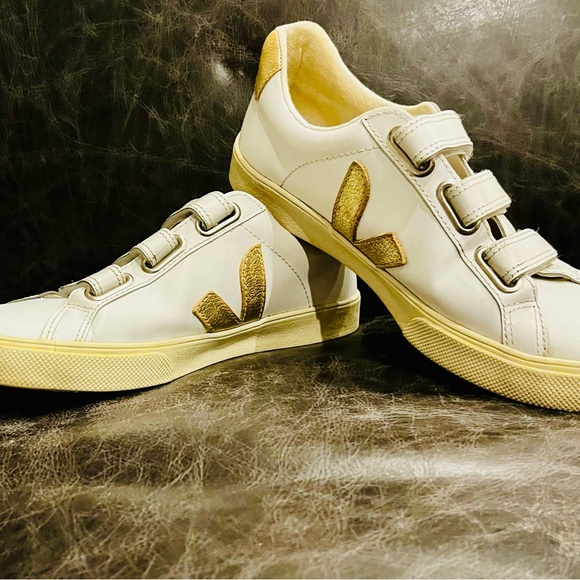 Veja White and Gold Sneakers - Picture 4 of 7